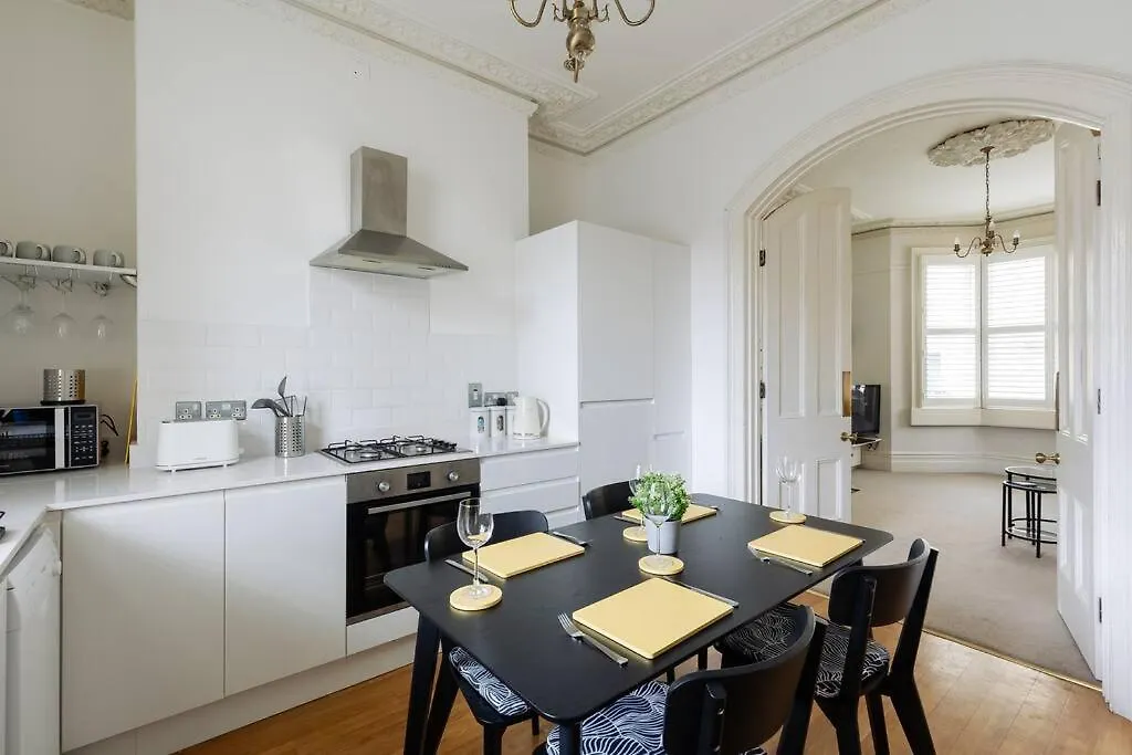 Stylish Period Maisonette Flat In Centre Of Bath Apartment