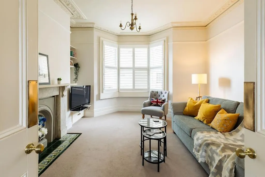 Stylish Period Maisonette Flat In Centre Of Bath