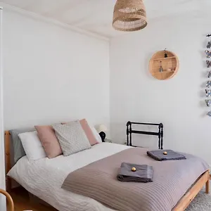https://penarth-town-cardiff-private-sun-terrace-ideal-for.cardiffhotelswales.com