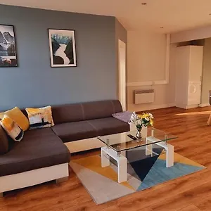 https://modern-and-spacious-swansea-centre-apartment.cardiffhotelswales.com