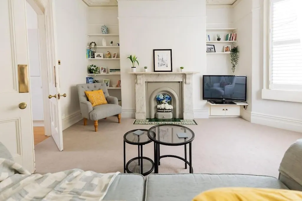 Stylish Period Maisonette Flat In Centre Of Bath Apartment