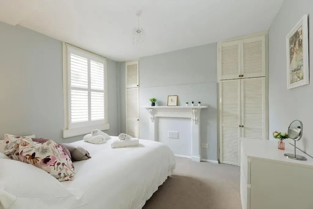 Stylish Period Maisonette Flat In Centre Of Bath