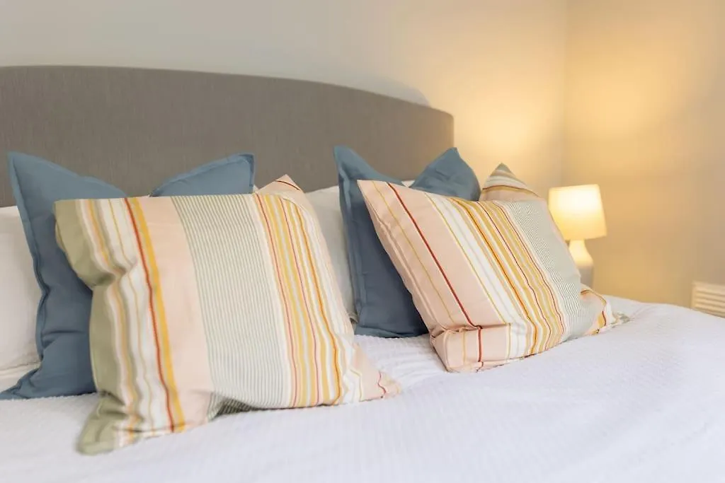 Stylish Period Maisonette Flat In Centre Of Bath Apartment